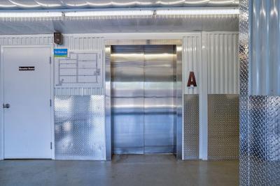 Storage Units at SmartStop Self Strorage - Service Rd - 480 South Service Rd W, Oakville, ON