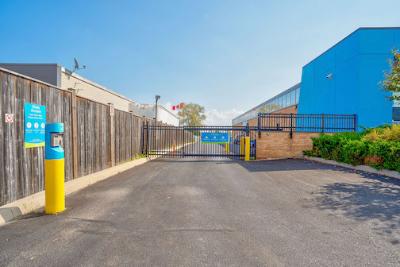 Storage Units at SmartStop Self Strorage - Service Rd - 480 South Service Rd W, Oakville, ON